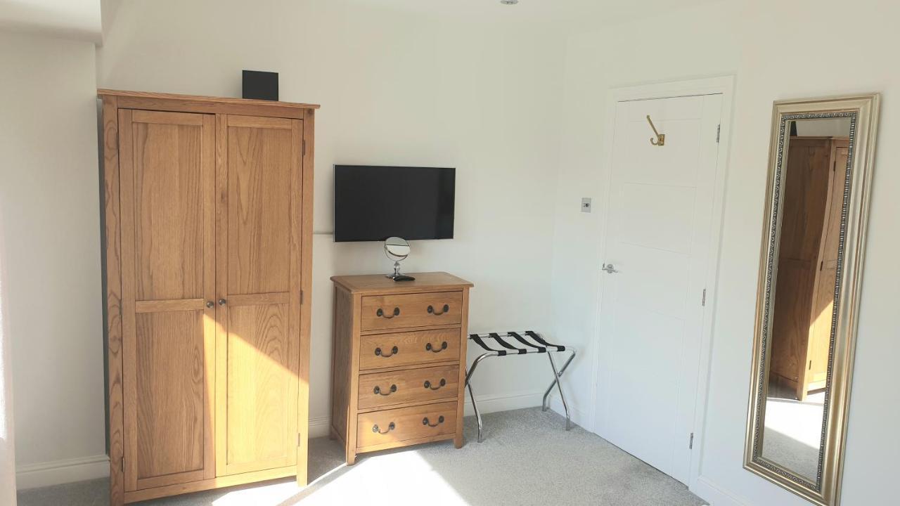 Large Modern Self Contained Apartment In Lymington Exterior foto
